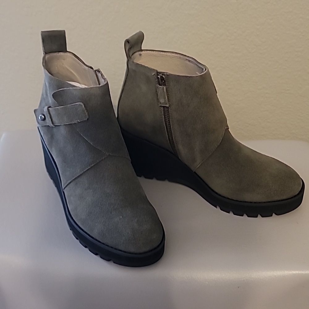 Eileen Fisher Tinker Dark Moss Wedge Bootie Size 7.5 $265